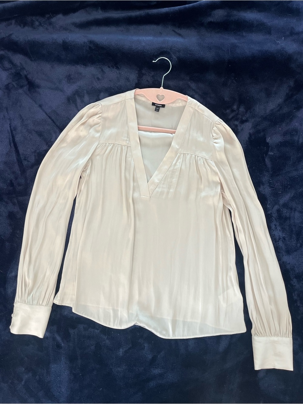 NWOT Classic Banana Republic Ivory V-Neck Long-Sleeve Women's Top